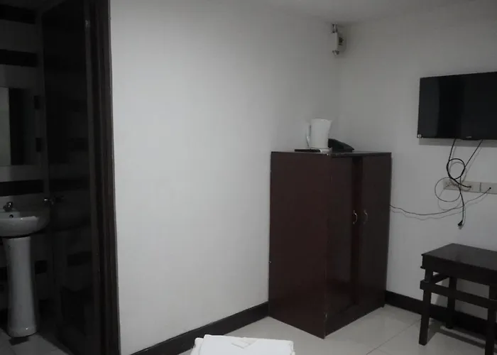 Hotel Reddoorz At Cosmo P Campa